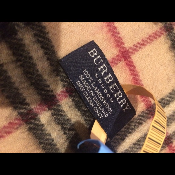 Burberry scarf Authentic - Picture 3 of 3