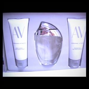 Adrienne Vittadini gift set