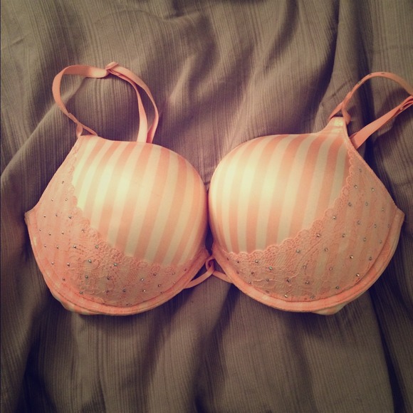 36D miraculous Victoria's Secret