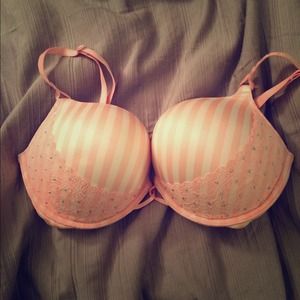 36D miraculous Victoria's Secret