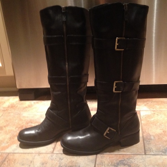 Black boots Boutique 9 brand. Leather upper