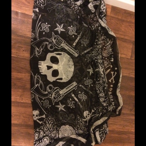Over sized skull scarf - Picture 2 of 2