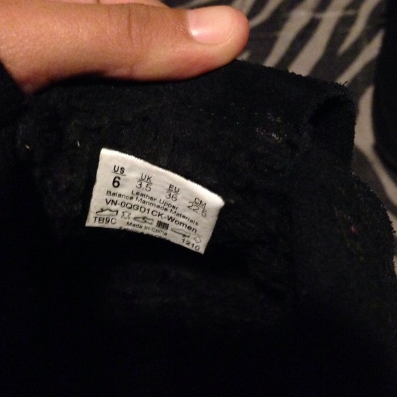 Vans - Picture 2 of 4