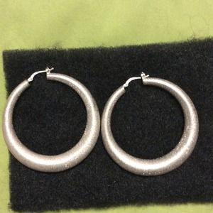 Sterling silver with Rhodium finish