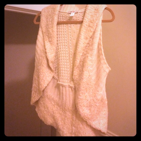 Fur vest looks smaller than appears in picture