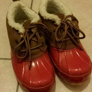 Brand new never worn Khombu winter ankle boots