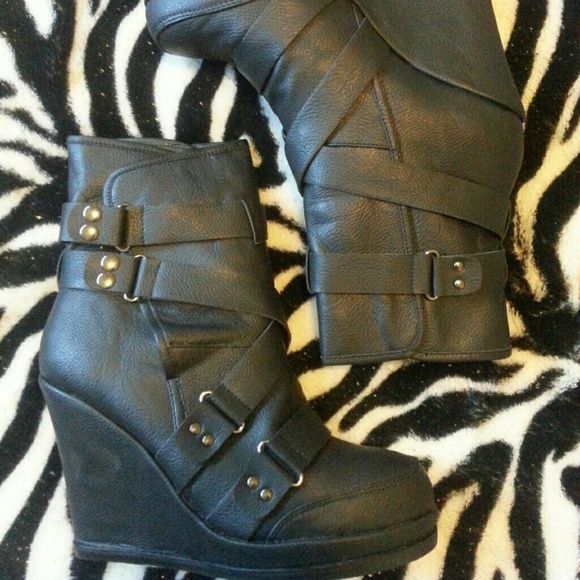Deena & Ozzy wedge ankle boots 8.5