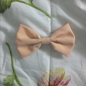 Peach hair bow