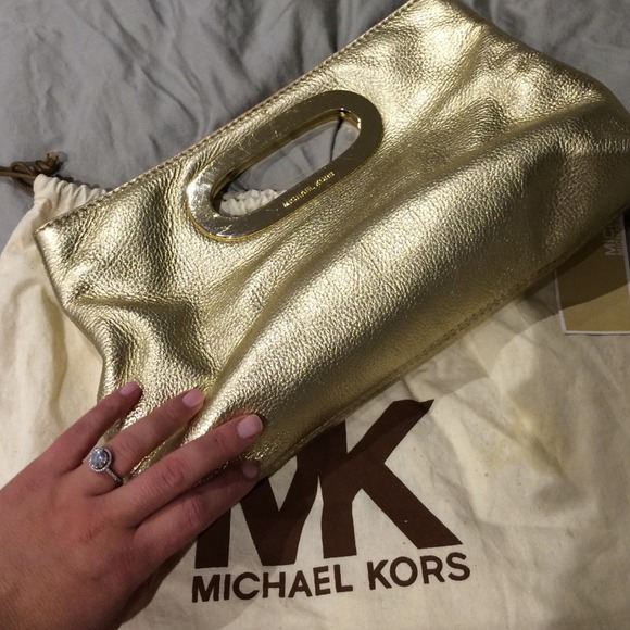 💥SOLD💥HOliday discount!!! MK gold handbag - Picture 3 of 4