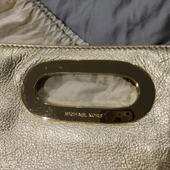 💥SOLD💥HOliday discount!!! MK gold handbag - Picture 4 of 4