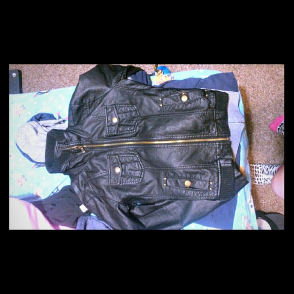 Super cute leather jacket