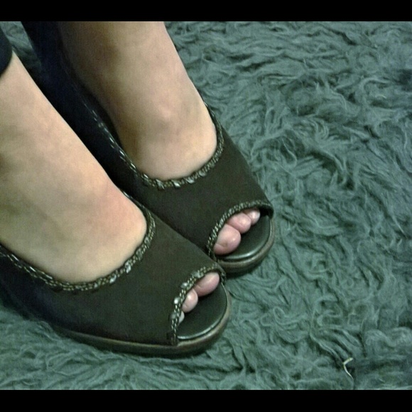 Peep toe Wedges
