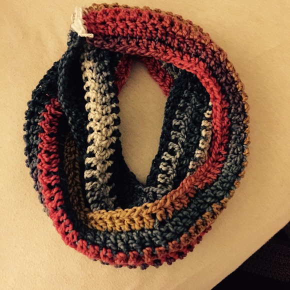 📍SOLD📍Infinity Scarf