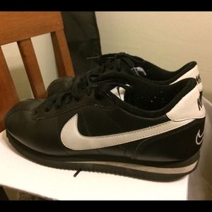 🍌Fits womens 7.5 - Black Nikes