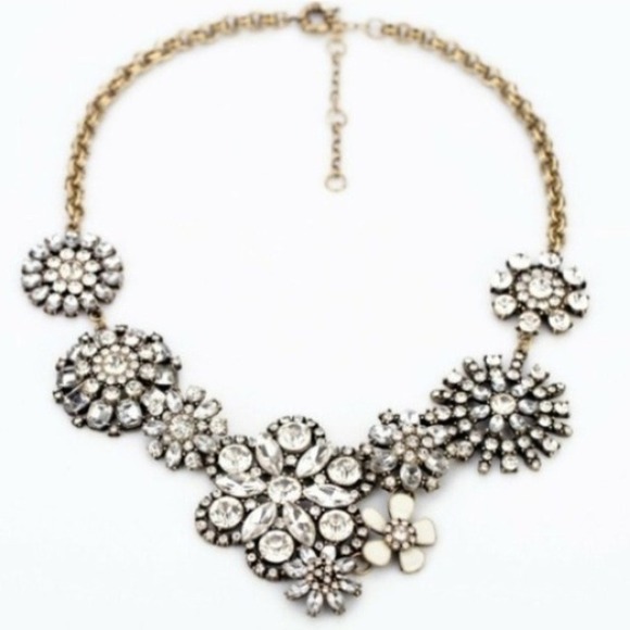 Jewelry - ❗LAST 1❗ Crystal Boucle Floral Statement Necklace