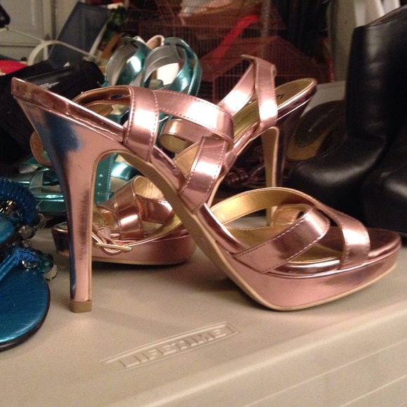 High heels - Picture 2 of 3
