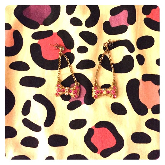Bow earrings