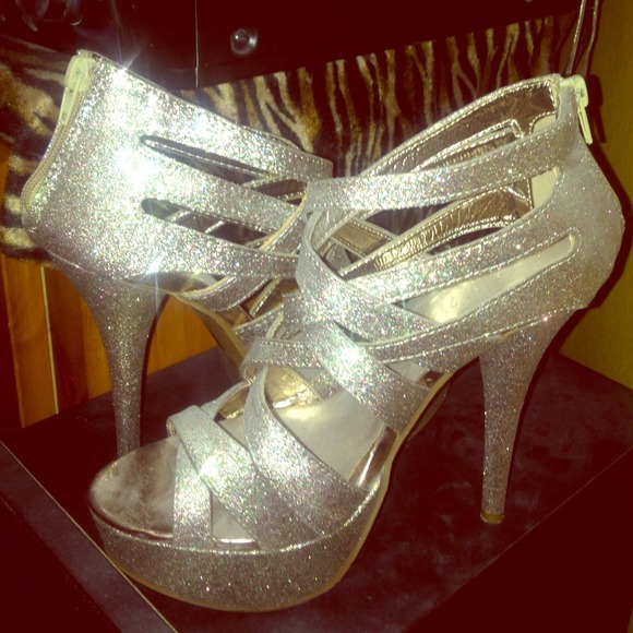 F21 heels. Nude color with gold glitter. Sz: 7.5