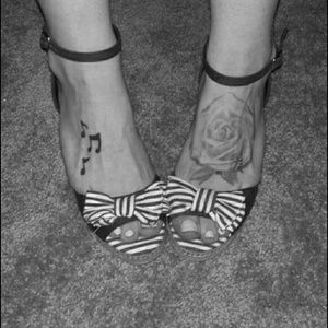 Vintage AEO bow wedges 1978