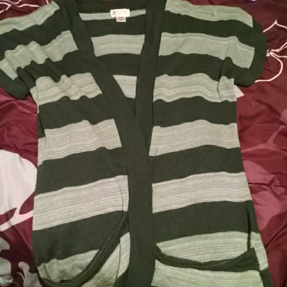 Short sleeve sweater