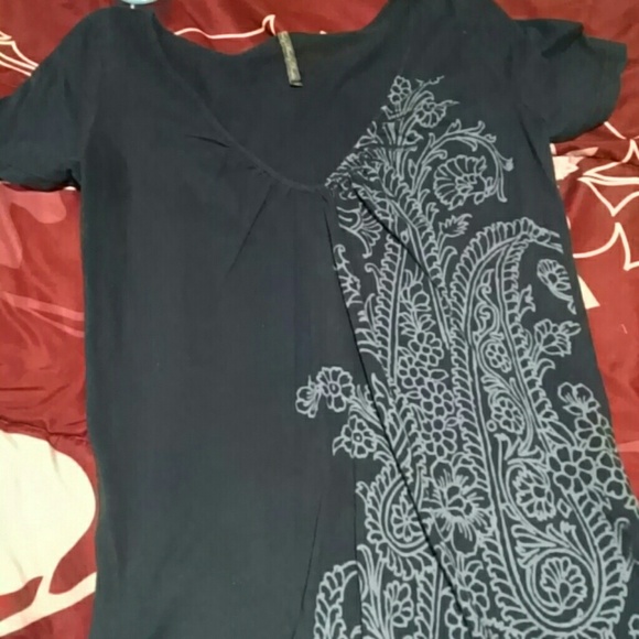 Graphic tee - Picture 1 of 1