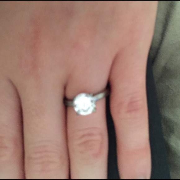 Engagement ring - Picture 2 of 2