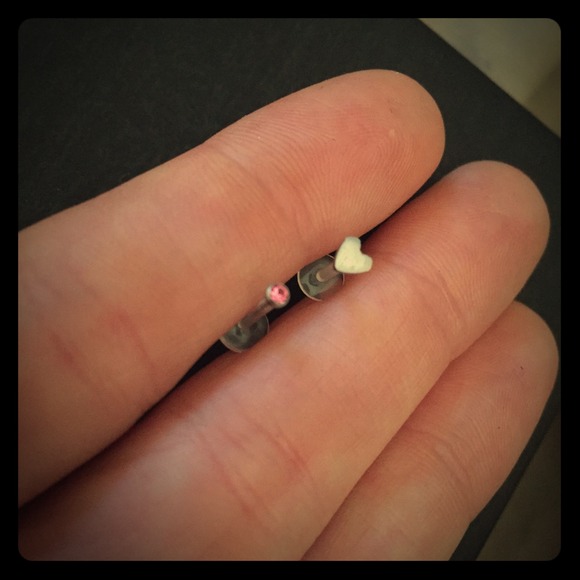 Un used nose studs