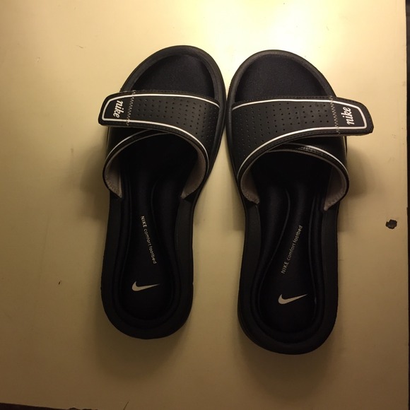 Nike Velcro slip-ons