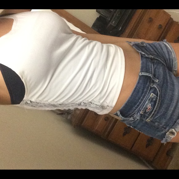 White lace muscle tank - Picture 1 of 3