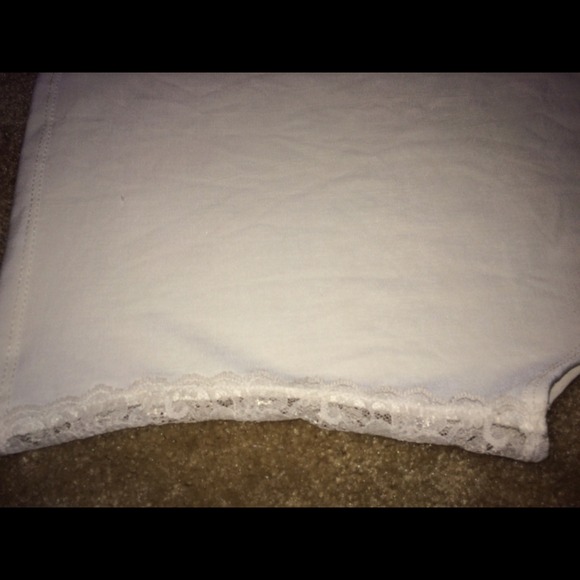 White lace muscle tank - Picture 3 of 3