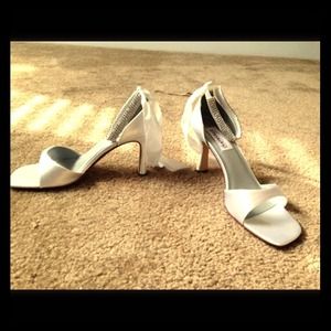 bought for wedding, but the heel too high for dres