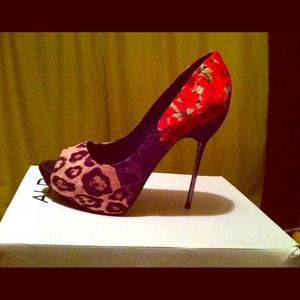 Sassy & Flirty peep toe animal&floral print pump