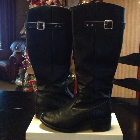 SOLD! Tall black leather boots 6.5 med