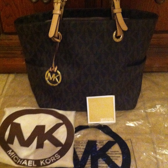 MICHAEL Michael Kors Handbags - Michael Kors jet set