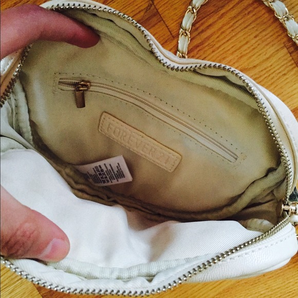 Heart Shaped Satchel - Picture 3 of 3