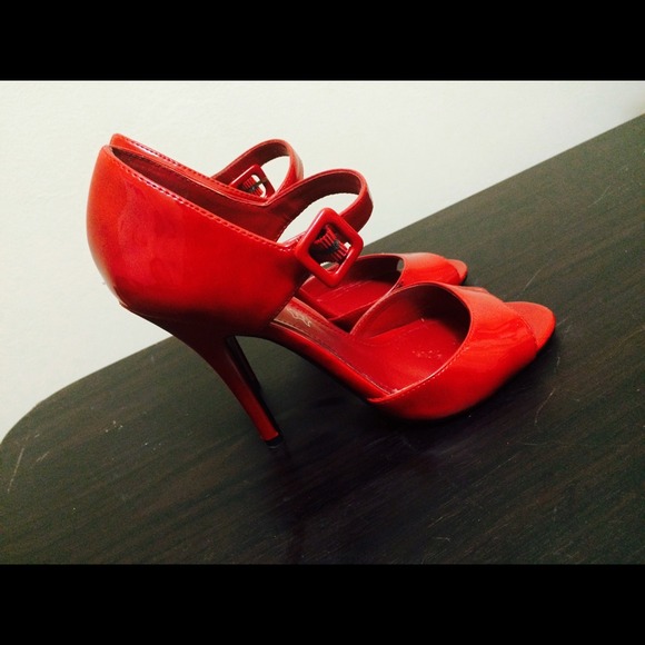 Aldo peep toe
