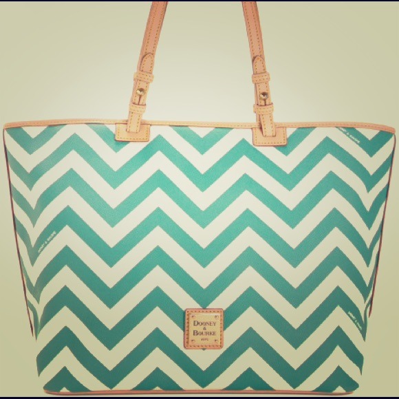 Authentic Dooney & Bourke Leisure Tote NWOT