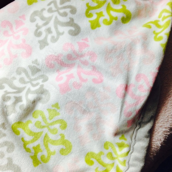 Reversible baby blanket