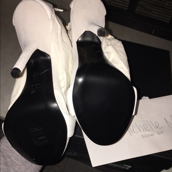 Brand new, Giuseppe Zanotti white with gold chain. - Picture 3 of 4