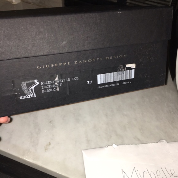 Brand new, Giuseppe Zanotti white with gold chain. - Picture 4 of 4