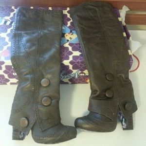Irregular Choice Hi Spit Spot size 39