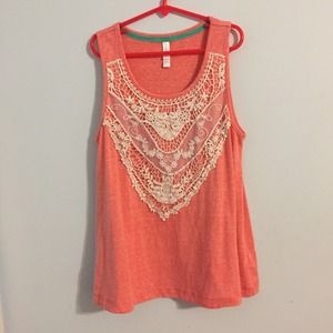 Pink tank with crochet
