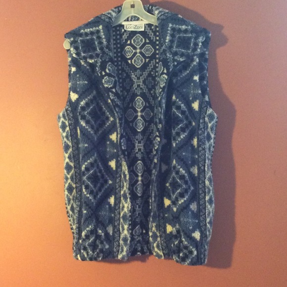 Warm sweater vest in Navy and cream. Super soft.