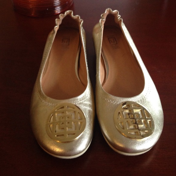 Stugio Shoes - Andrew Steven gold flats.🎆Sale $20
