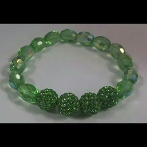 Green beaded stretch bracelet