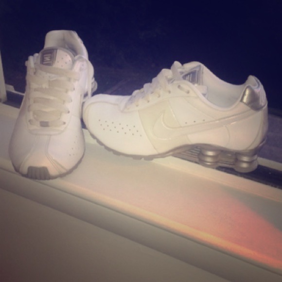 Nike Shoes - ✂️FINAL PRICE ✂️White nike shox (7)