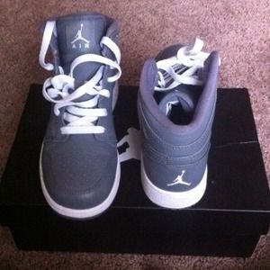 Jordan 1 mid (gs) size 6Y or trade