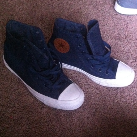 Converse with suede detailing. Size 7 womens