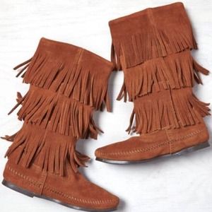 Minnetonka brown suede fringe boots