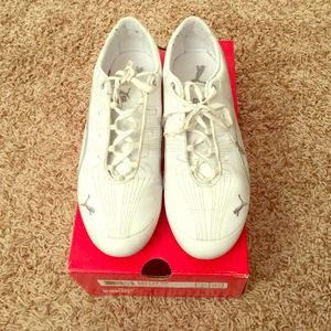 🔽👟White Pumas!!👟🔽
